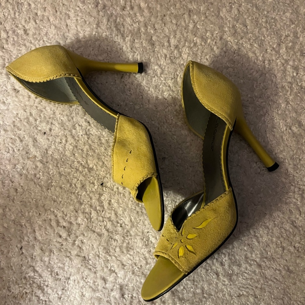 BCBC girls yellow suede heels NWOT